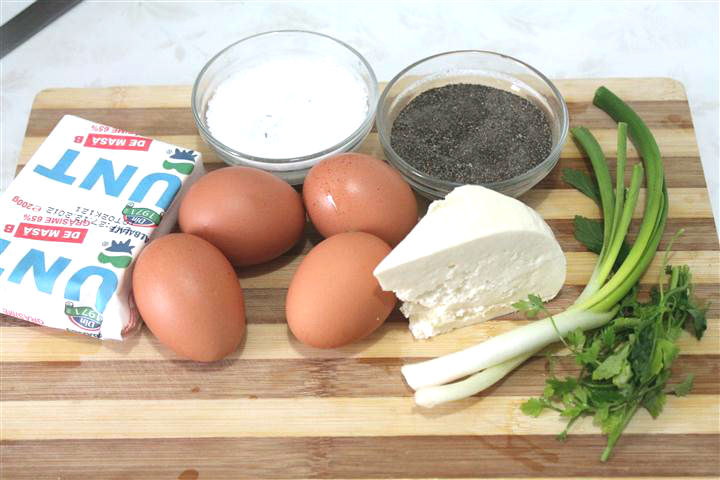 ingrediente omlete cu ceapa