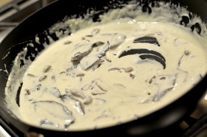 sos de ciuperci cu smantana