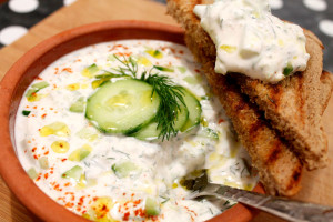 salata greceasca tzatziki